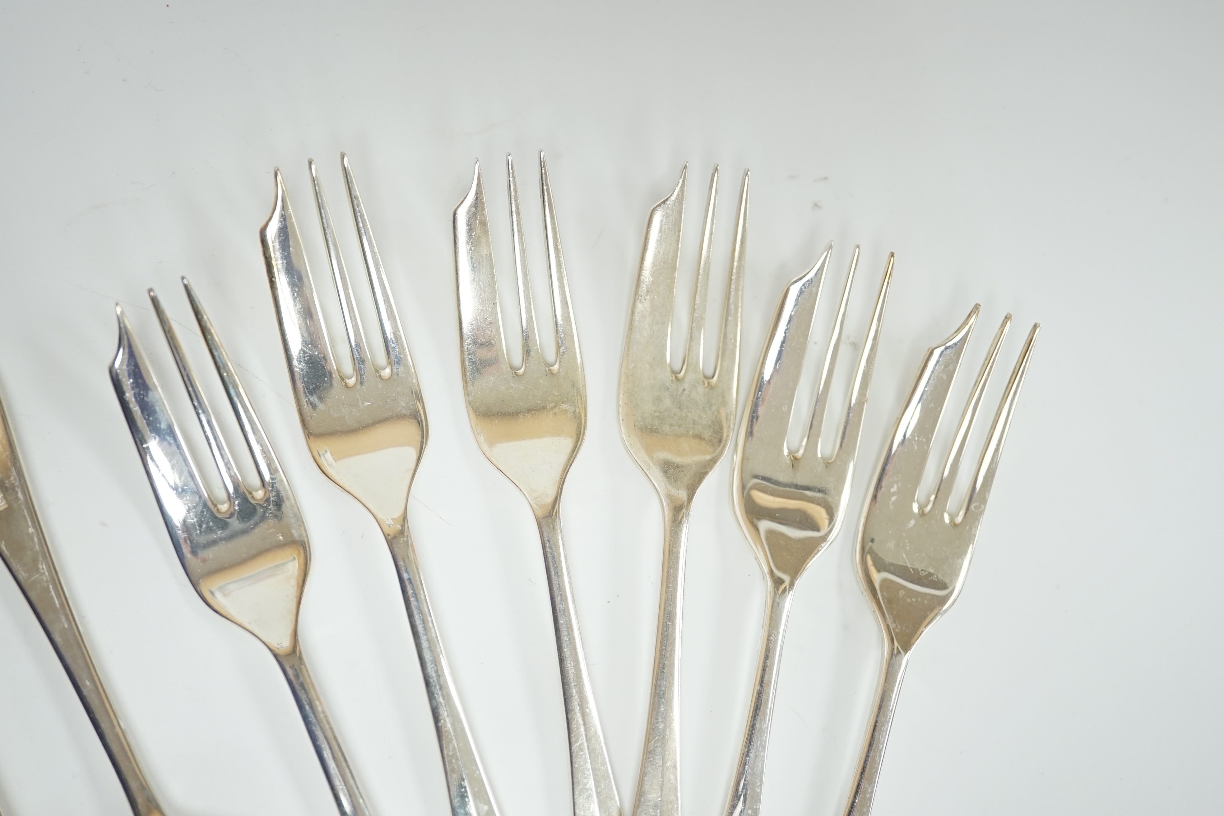 A set of twelve modern silver cake forks, United Cutlers Ltd, Sheffield, 2000, 13.7oz. Condition - good